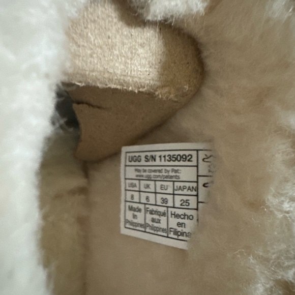 Ugg ultra mini platform new in box - Picture 5 of 6